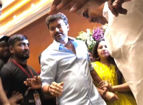 Actor Vijay gets mobbed at a wedding, walks out with an injury! Tamil ...