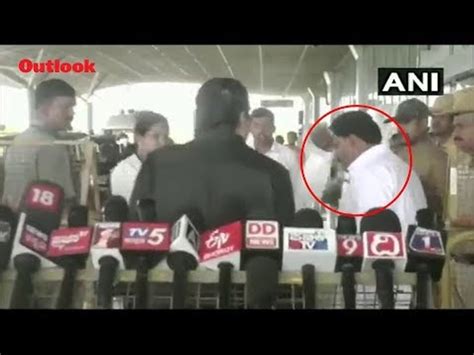 Former Karnataka Chief Minister Siddaramaiah Slaps His Aide On Camera