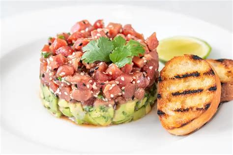 Cómo hacer tartar de atún rojo y aguacate paso a paso Receta fácil y