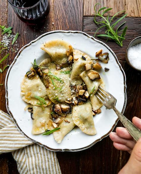 Vegansk Ravioli Hjemmelavet Ravioli Med Spinat Og Svampe