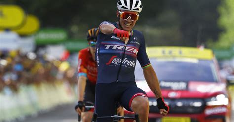 Roglic Suffers Crash As Pedersen Wins Vuelta Th Stage Reuters