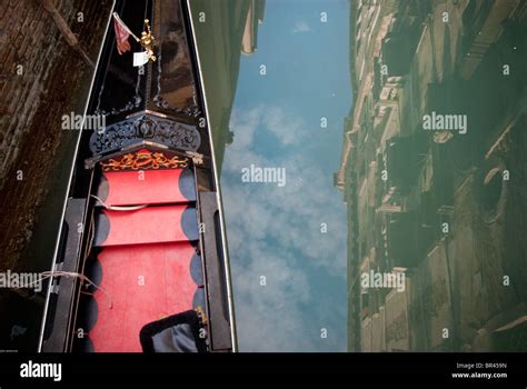 Gondola Hi Res Hi Res Stock Photography And Images Alamy