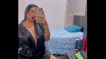 Bailando Y Tocandome En El Espejo XVIDEOS