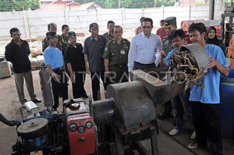 Peresmian Bank Sampah Antara Foto