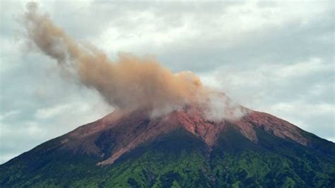 Gunung Kerinci Status Waspada Masyarakat Diimbau Jauhi Aktivitas