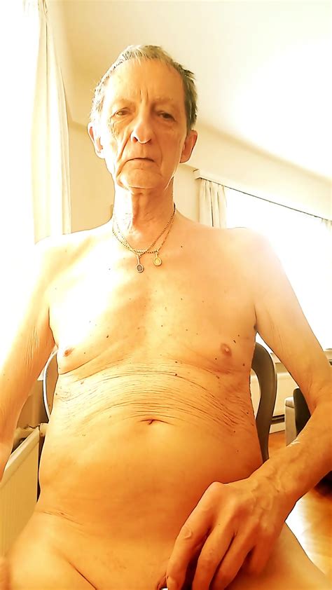 Really Love To Be Nude Showing Myself Suite