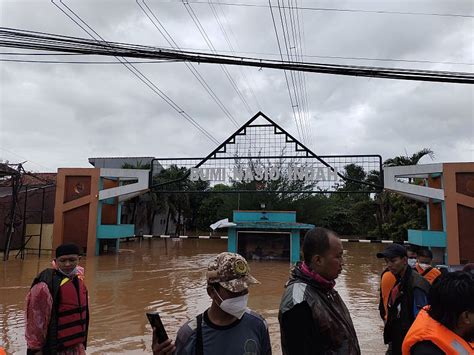 Banjir Parah Hari Terjang Bekasi Ratusan Ribu Warga Menjerit