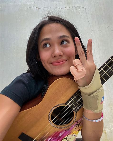 Gitar Sheryl Sheinafia