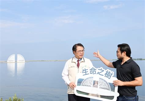 台南「生命之樹」白拱門劈海水！青鯤鯓扇形鹽田新打卡點開放 城市學