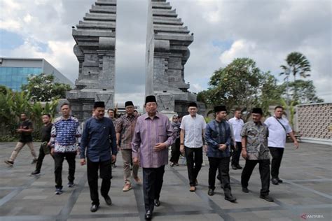 Sby Ziarah Ke Makam Presiden Sukarno