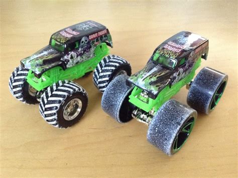Julian S Hot Wheels Blog Grave Digger Monster Jam Truck Special Holiday Edition Snow Treads