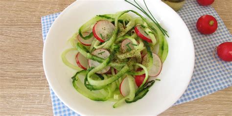 Spiralized Cucumber Salad With Chickpeas And Radish