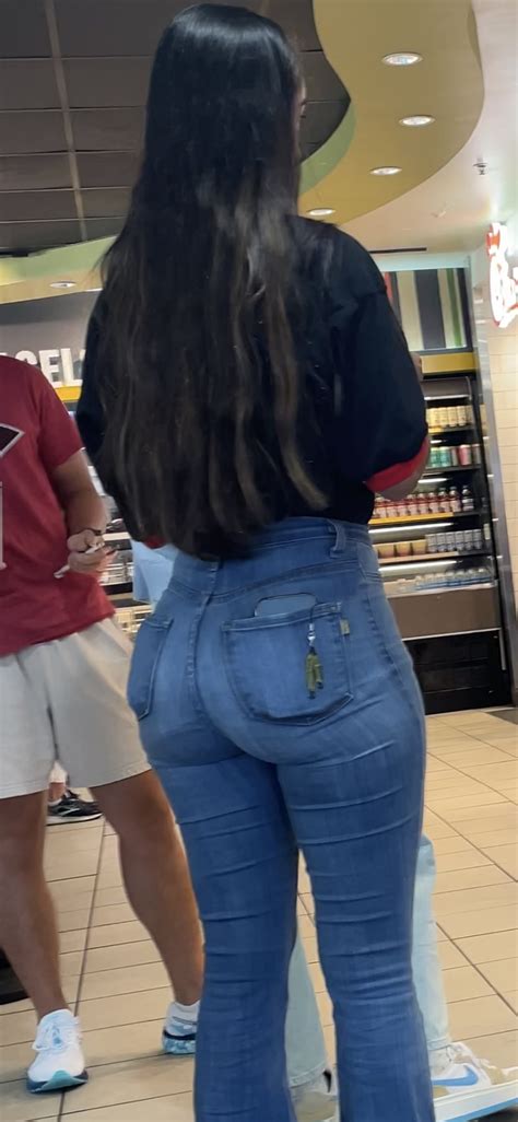 Ass Overfilling Her Jeans Tight Jeans Forum