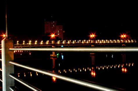 Premium Photo | Bridge over river at night