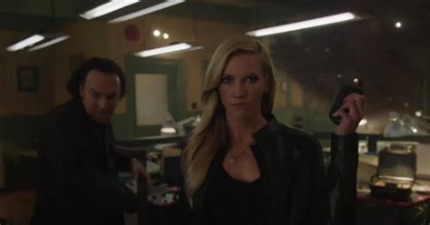 Arrow La Bande Annonce Explosive De La Saison 6 Premierefr