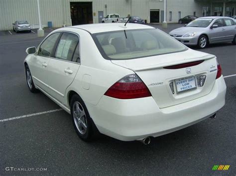 Premium White Pearl Honda Accord Hybrid Sedan Photo