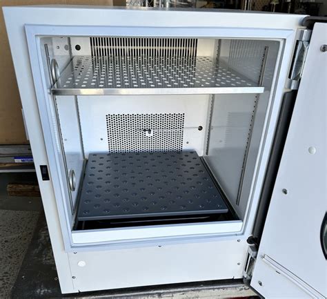 New Brunswick Innova 42R Refrigerated Incubator Shaker Scientific