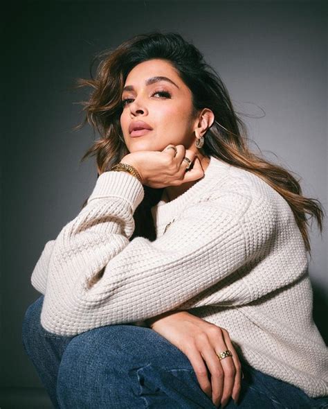 Deepika Padukone S Viral Yellow Bikini Photo Sets The Internet Ablaze Filmibeat