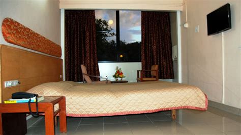 Executive Single Rooms Hotel Raviraj Pune Deccan Gymkhana Rooms