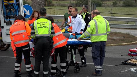 Galería Accidente entre una moto y un camión en la carretera de Sant