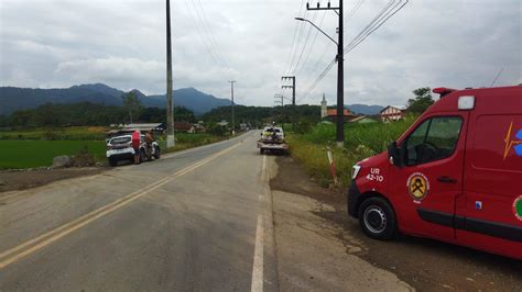 Motociclista Cai Durante Tentativa De Fuga Da Pm Em Schroeder Di Rio