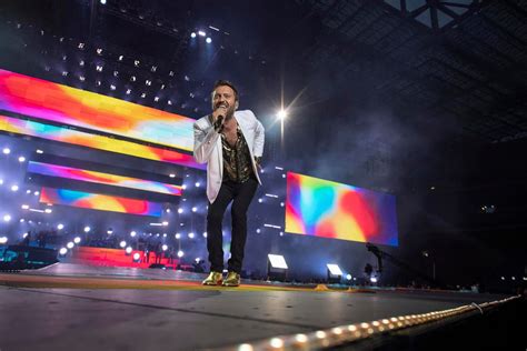 Cesare Cremonini Il Concerto A San Siro Nudo Per Voi Tv Sorrisi E