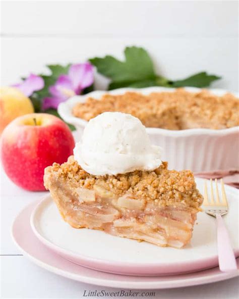 Dutch Apple Pie With Ice Cream