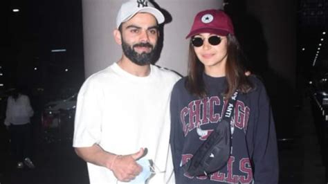 Anushka Sharma Virat Kohli Smile And Pose For Paparazzi At Mumbai