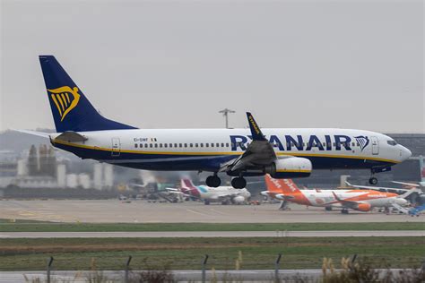 EI DWF Boeing 737 8AS Ryanair LFLL Lyon St Exupery Flickr