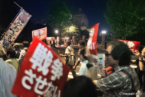 安保関連法案強行採決前夜の国会議事堂 憲法を考える写真人の会 Web Site