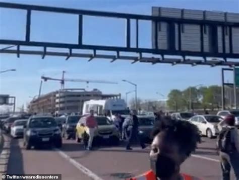 Manifestantes Anti Israel Fecharam O Aeroporto O Hare Bloqueando A