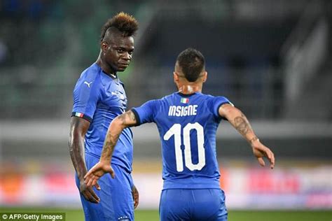 Balotelli Pays Tribute To Davide Astori After Scoring On Italy Return Daily Mail Online