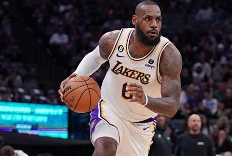 Lakers Video Lebron James Joins Kareem Abdul Jabbar As Only Players In Nba History To Reach