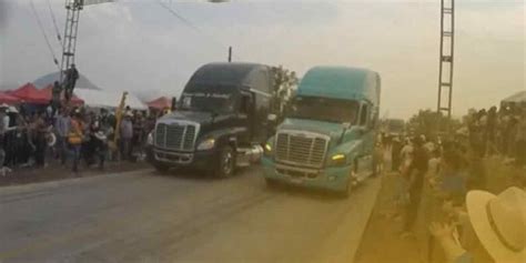 Video Fuerte Arrancones De Tráileres Terminan En Tragedia Hay Tres Muertos Lodehoy