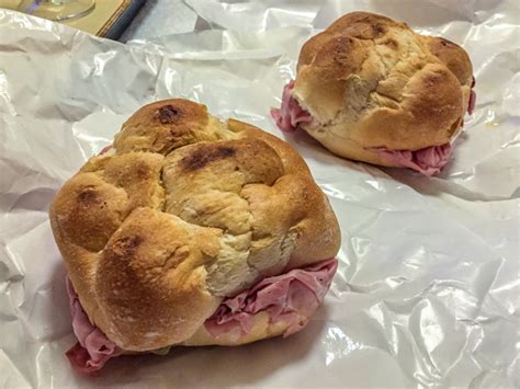 Dónde Comer El Mejor Bocadillo De Mortadela De Bolonia Al Fondo A La