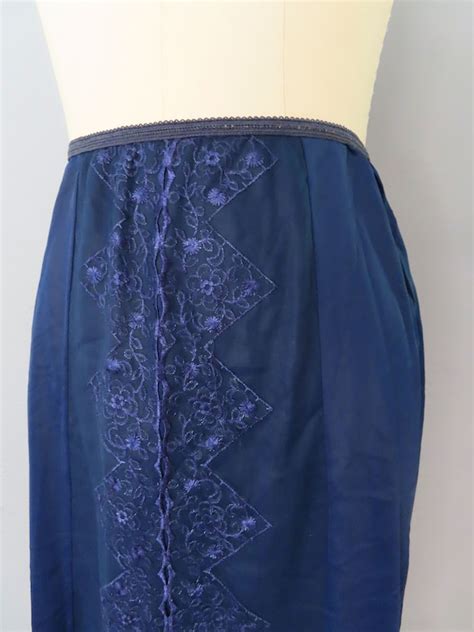 1970s Navy Lace Ruffle Half Slip Womens Medium Sl Gem