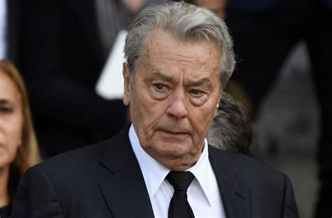 Le demi frère d Alain Delon fait des révélations sur l enfance de l acteur