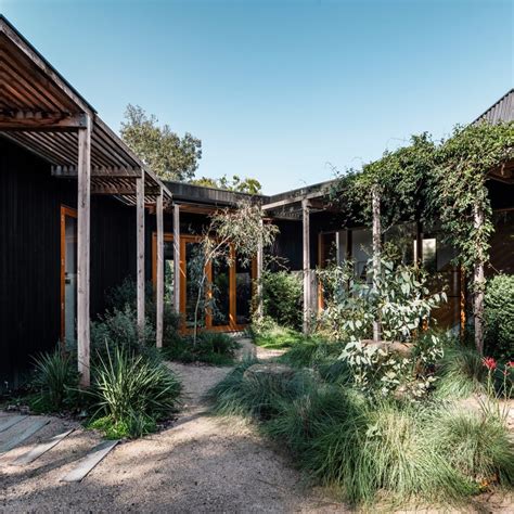 Melbourne Courtyard House By BKK Architects Explores Shades Of Privacy