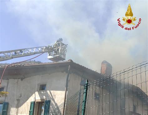 Vasto Incendio A Arta Terme In Fiamme Abitazione Di Piani