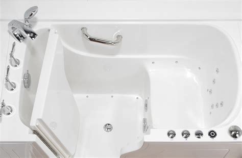 Bathtub For Elderly 3 Best Bathtubs For Seniors In 2019