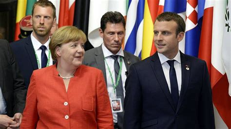 Emmanuel Macron Décorera Angela Merkel Ce Mercredi Pour Sa Visite D