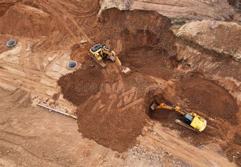 Terreno De Excavación Para La Construcción De Alcantarillas Trinchera