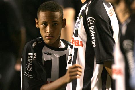 Há 14 Anos Neymar Realizava Sua Primeira Partida Com A Camisa Do