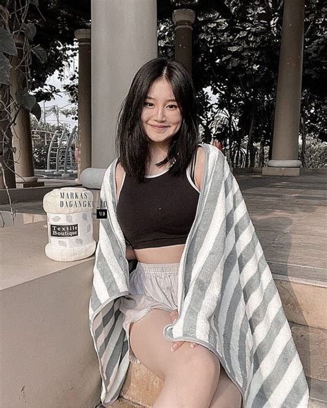 Hot Sexy ONIC Gebiann Bikini Pics