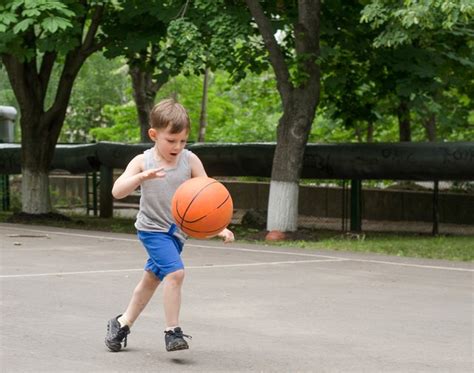 Basketball Rules: Double Dribble | Livestrong.com