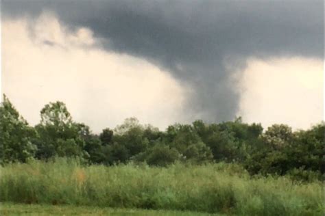 10 Injured as Large Tornadoes Range Across Western Kentucky - NBC News