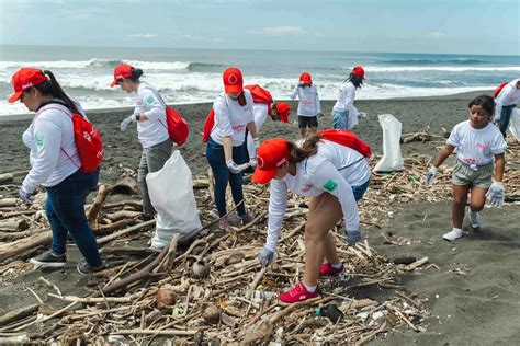 Sistema Coca Cola Y Voluntarios Se Unen Para La Gran Limpieza De Playas