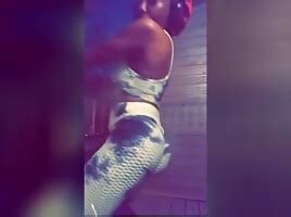 Twerking Ass Shesfreaky
