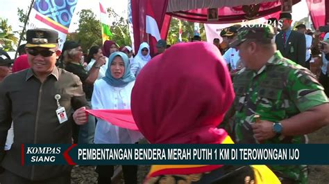 Hut Ke Ri Relawan Bentangkan Bendera Merah Putih Sepanjang Km