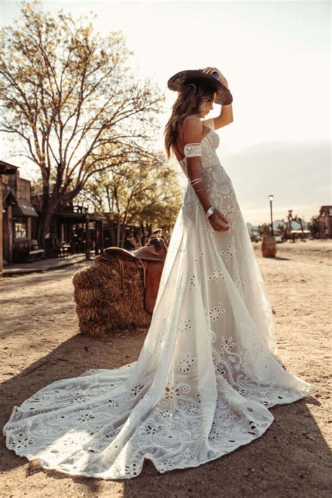 The Most Romantic Bohemian Lace Wedding Dresses You Will Fall In Love With